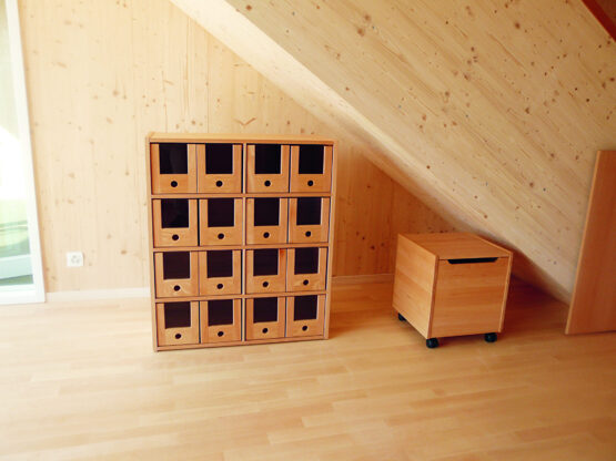 Materialkasten-Schrank mit 16 Kasten